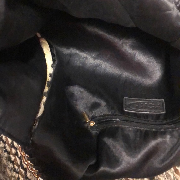 Black stylish bag with gold accent - Picture 4 of 4